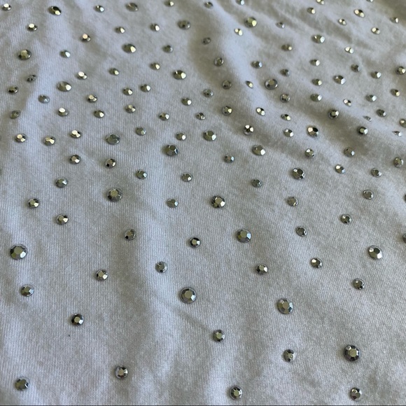 ❌SOLD❌ White top with details - Picture 2 of 7